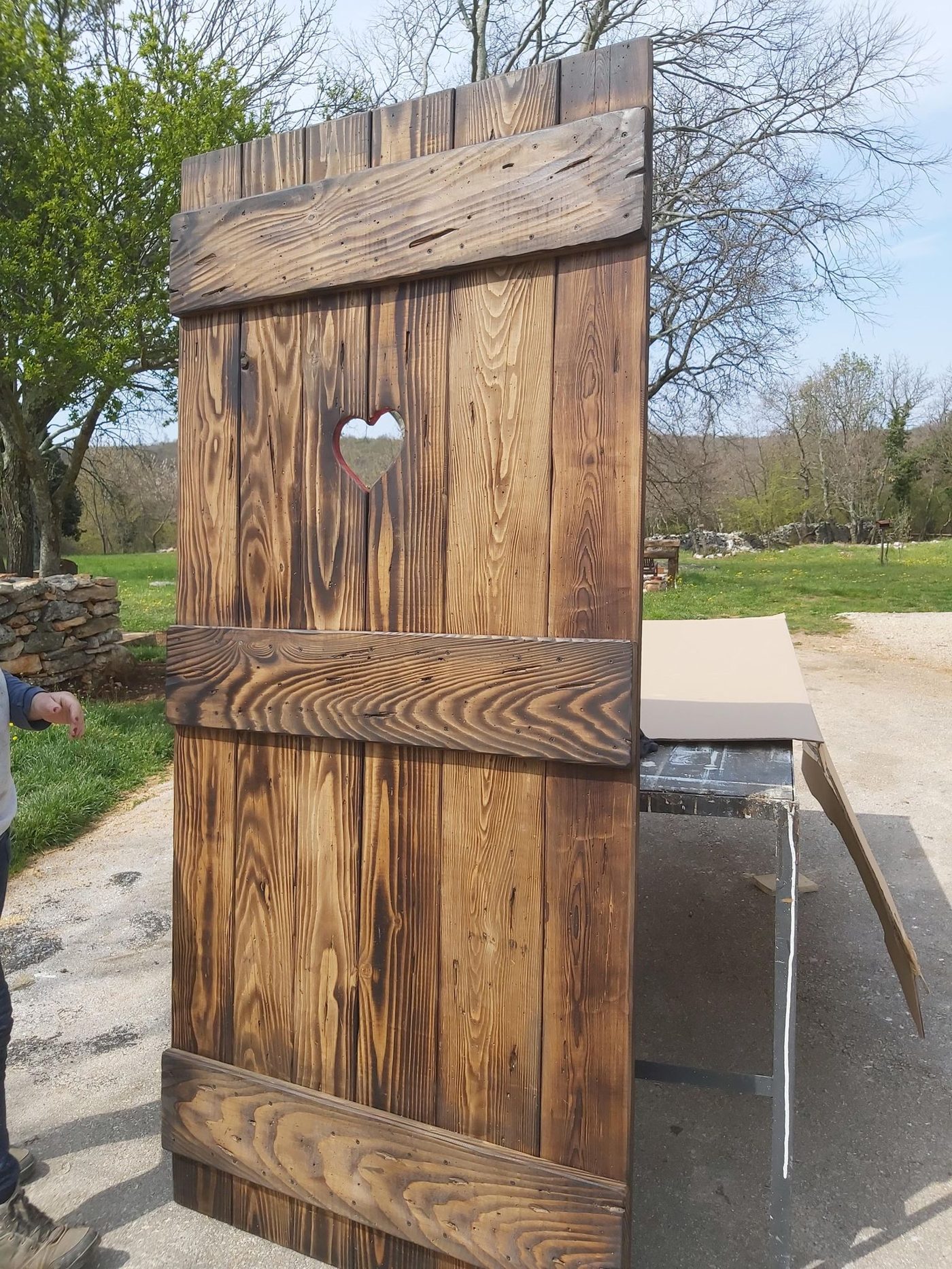 Porta con finitura invecchiata